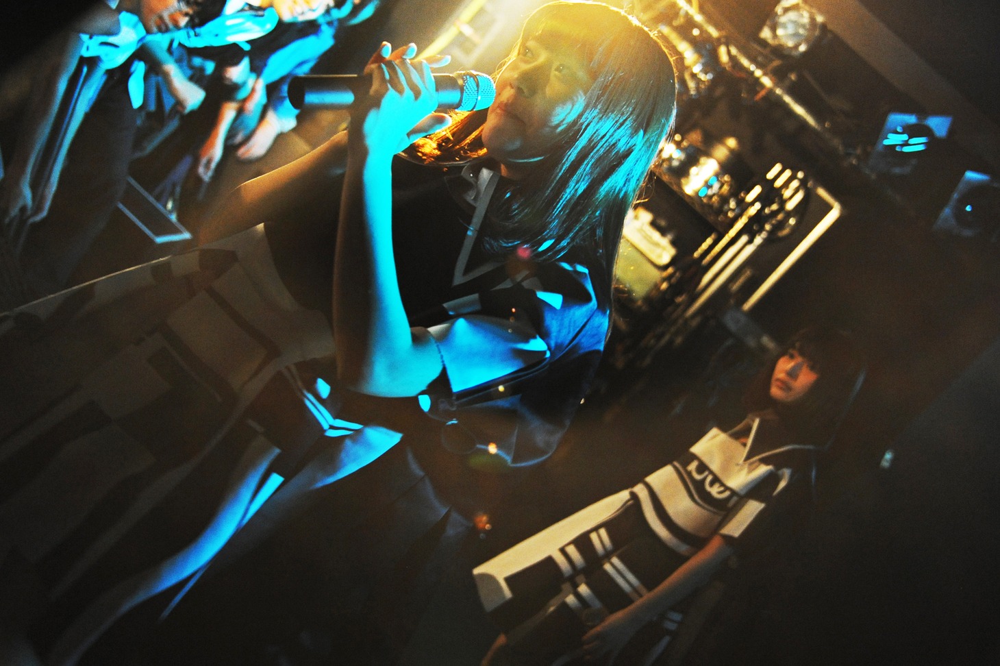 Maison book girlのライブの様子。