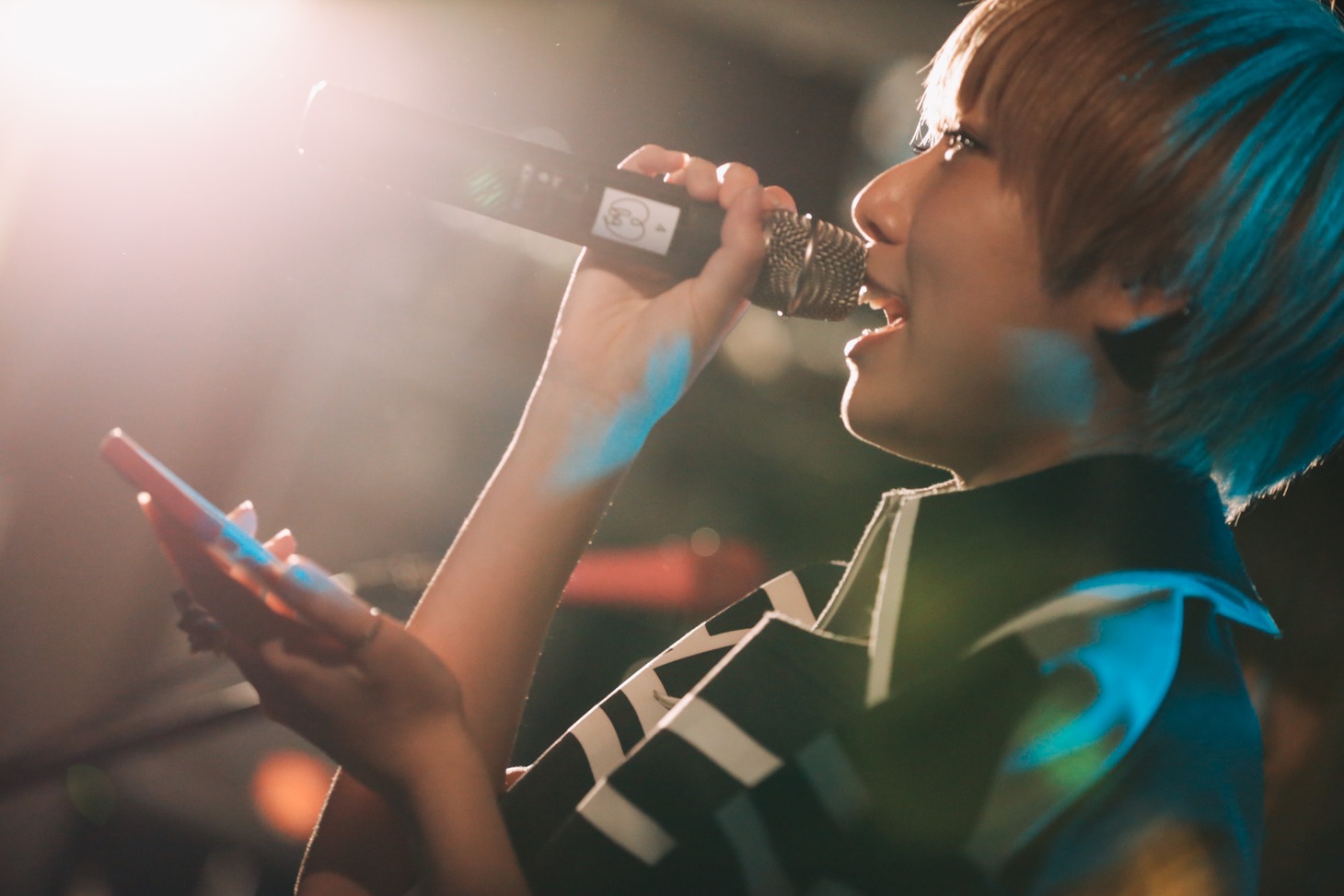 大森靖子のライブにゲスト参加したコショージメグミ。（撮影：西槇太一）