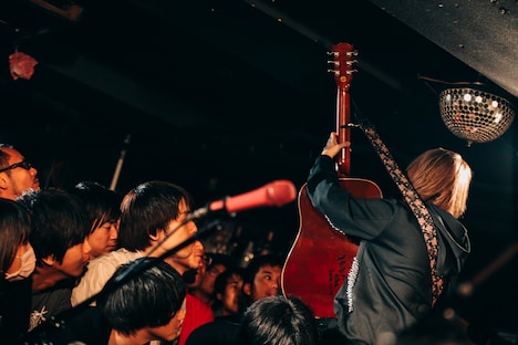 大森靖子のライブの様子。（撮影：西槇太一）