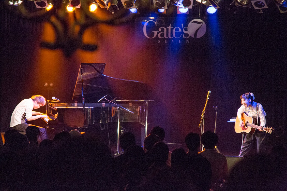 「植田真梨恵Live of Lazward Piano "Old-fashioned."」福岡公演の様子。（撮影：竹谷さくら）