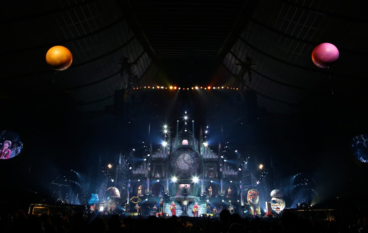 ゆず「SPECIAL LIVE LAWSON presents YUZU ARENA TOUR 2016 TOWA supported by 日本生命」最終公演の様子。（写真提供：TOY'S FACTORY）