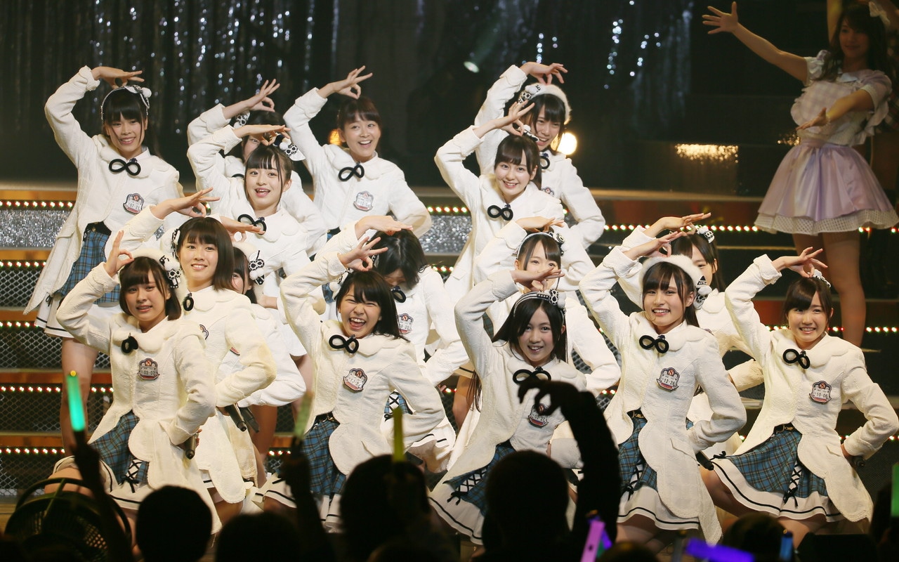 チーム8 (c)AKS
