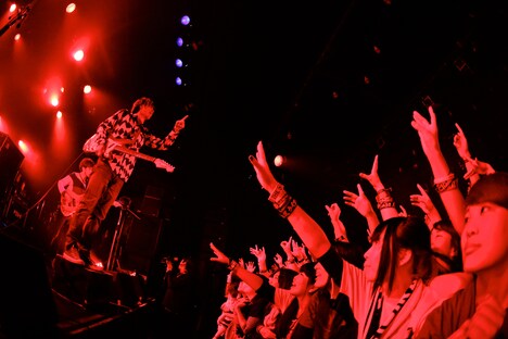 フレデリックのライブの様子。（Photo by Viola Kam ［V'z Twinkle］）