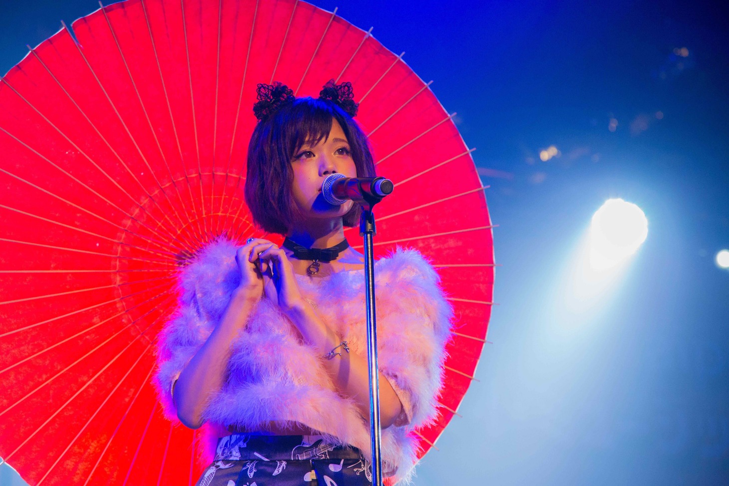 「J-Music LAB 2016 in Taipei」でライブ中のハナエ。