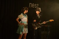 左から井出ちよの、石田彰。