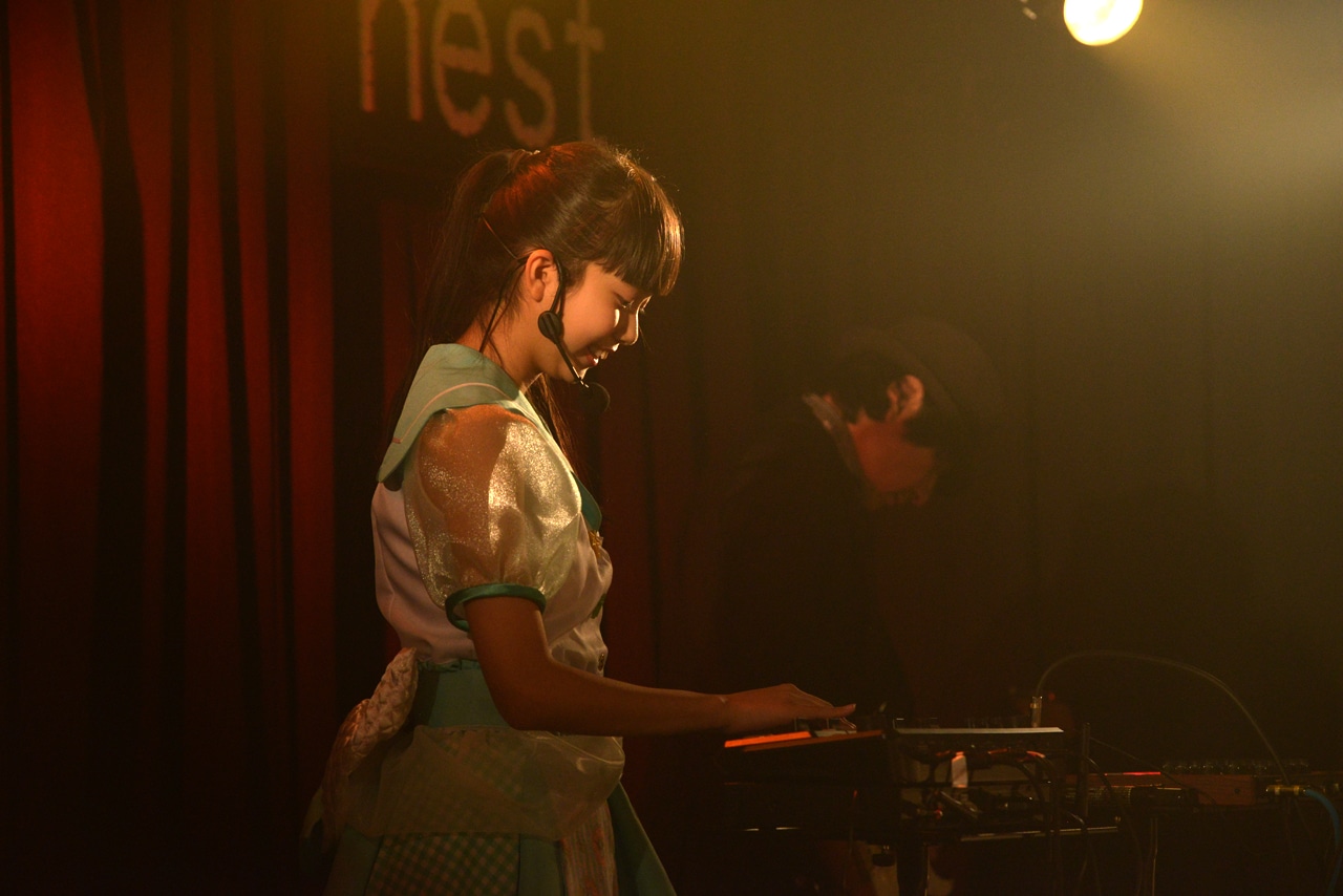 左から井出ちよの、石田彰。