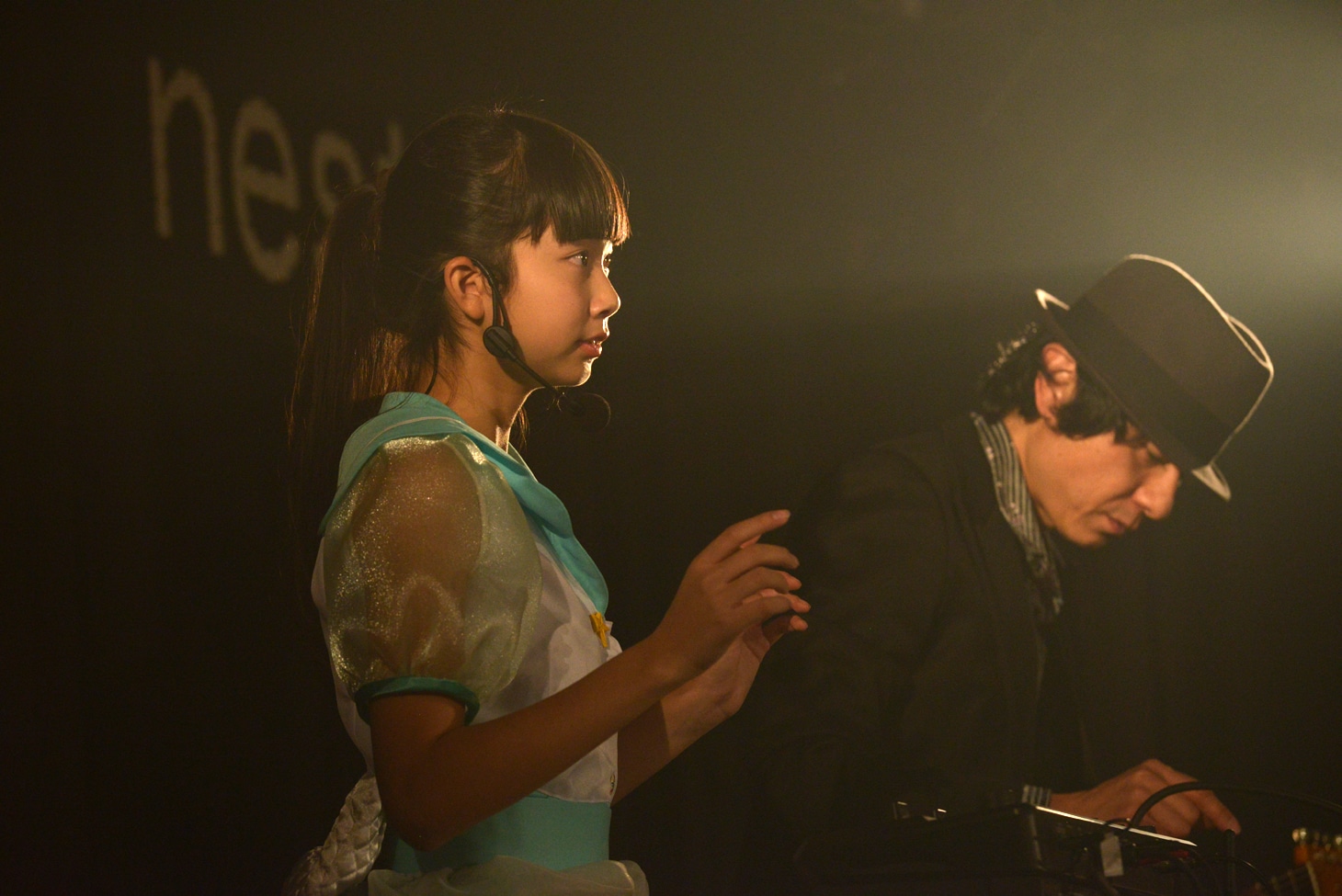 左から井出ちよの、石田彰。