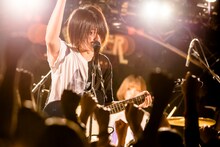 土肥大人（Vo, G）（Photo by ナカオユウカ）