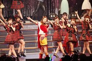 「AKB48単独リクエストアワー セットリストベスト100 2016」1月17日夜公演の様子。(c)AKS