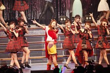 「AKB48単独リクエストアワー セットリストベスト100 2016」1月17日夜公演の様子。(c)AKS