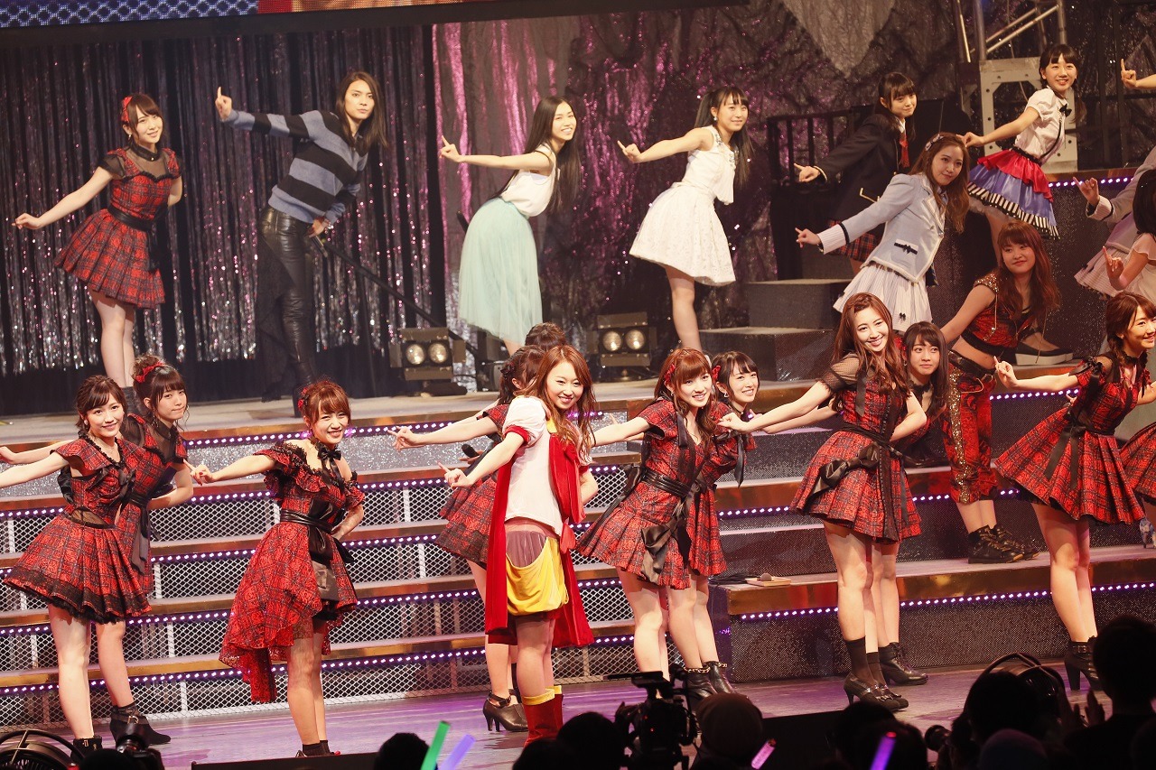 「AKB48単独リクエストアワー セットリストベスト100 2016」1月17日夜公演の様子。(c)AKS