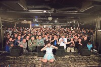 終演後に撮影された記念写真。（撮影：大橋祐希）