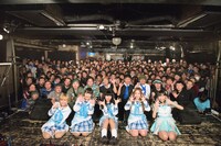 終演後に撮影された記念写真。（撮影：大橋祐希）