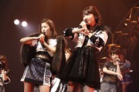 「AKB48単独リクエストアワー セットリストベスト100 2016」1月17日夜公演の様子。(c)AKS
