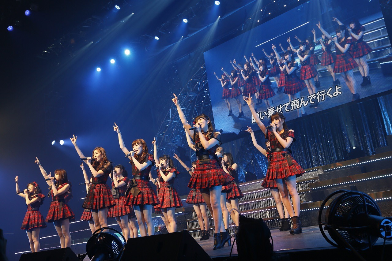 「AKB48単独リクエストアワー セットリストベスト100 2016」1月17日昼公演の様子。(c)AKS
