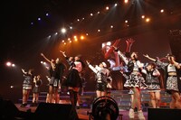 「AKB48単独リクエストアワー セットリストベスト100 2016」1月17日夜公演の様子。(c)AKS