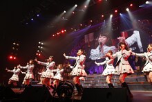 「AKB48単独リクエストアワー セットリストベスト100 2016」1月17日夜公演の様子。(c)AKS