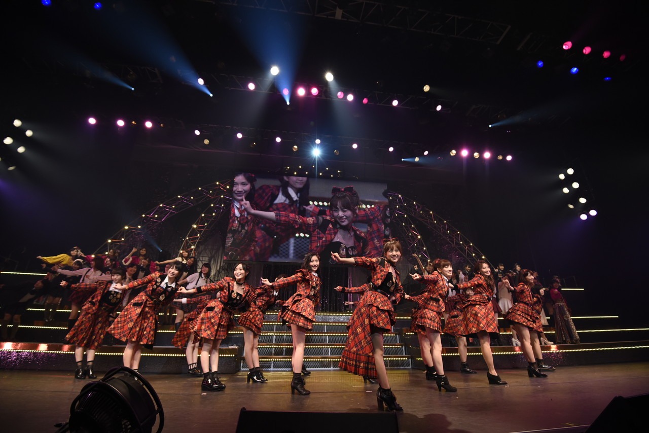 「AKB48単独リクエストアワー セットリストベスト100 2016」1月18日の公演の様子。(c)AKS