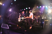 BUZZ THE BEARS「Q TOUR 2015-2016」東京・渋谷CLUB QUATTRO公演の様子。（撮影：桝田哲也）