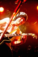 BUZZ THE BEARS「Q TOUR 2015-2016」東京・渋谷CLUB QUATTRO公演の様子。（撮影：桝田哲也）