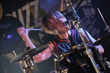 BUZZ THE BEARS「Q TOUR 2015-2016」東京・渋谷CLUB QUATTRO公演の様子。（撮影：桝田哲也）