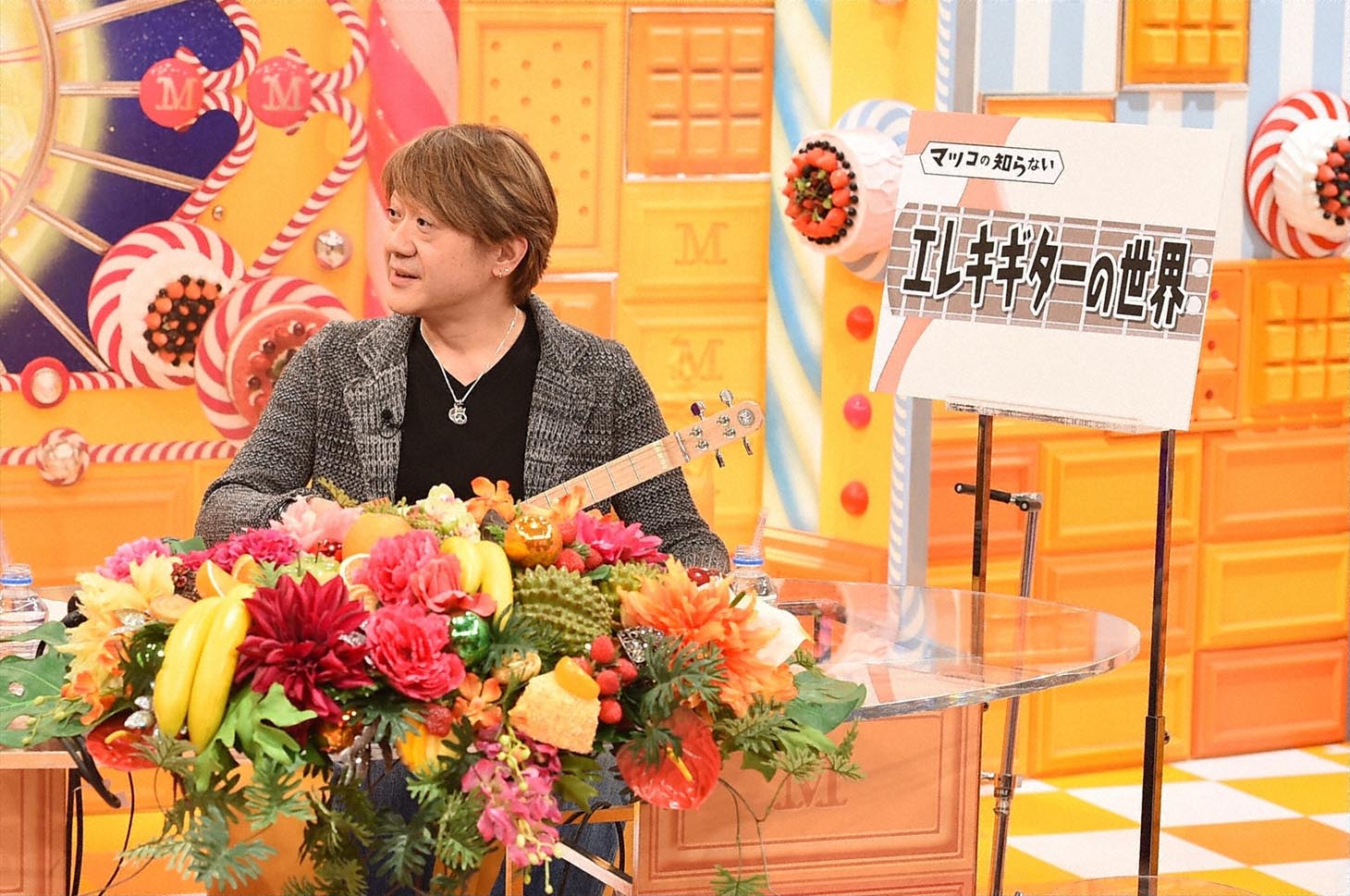 「マツコの知らない世界」収録時の野村義男。(c)TBS