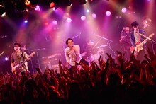「モノブライト LIVE 2016 bright eyes」東京・渋谷CLUB QUATTRO公演の様子。（撮影：古渓一道）