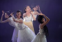 「東京パフォーマンスドール@CBGK!! ～ダンスサミット ネイキッド 2015冬-2016新春～」第5クールの様子。（写真提供：EPICレコードジャパン）