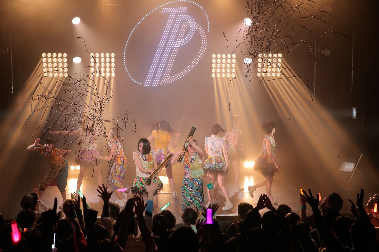 「東京パフォーマンスドール@CBGK!! ～ダンスサミット ネイキッド 2015冬-2016新春～」第5クールの様子。（写真提供：EPICレコードジャパン）