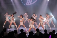 「東京パフォーマンスドール@CBGK!! ～ダンスサミット ネイキッド 2015冬-2016新春～」第5クールの様子。（写真提供：EPICレコードジャパン）