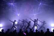 「東京パフォーマンスドール@CBGK!! ～ダンスサミット ネイキッド 2015冬-2016新春～」第5クールの様子。（写真提供：EPICレコードジャパン）