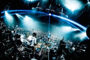 BLUE ENCOUNT「TOUR2015-2016『≒U』」1月17日の東京・Zepp Tokyo公演の様子。(撮影:浜野カズシ)