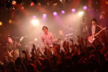 「モノブライト LIVE 2016 bright eyes」東京・渋谷CLUB QUATTRO公演の様子。（撮影：古渓一道）