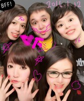 上段左から大内ライダー、アントーニオ本多、成田大致、下段左からちゃんまい（ベッド・イン）、まんしゅうきつこ。