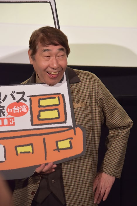 自らパネルに首を引っ掛けてしまい、「ギロチンじゃないんだから」とツッコまれる蛭子能収。