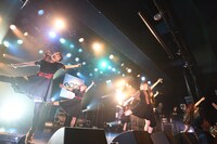 BiSH「IDOL is SHiT」東京・LIQUIDROOM公演の様子。
