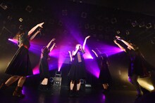 BiSH「IDOL is SHiT」東京・LIQUIDROOM公演の様子。