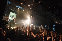 BiSH「IDOL is SHiT」東京・LIQUIDROOM公演の様子。