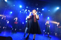 BiSH「IDOL is SHiT」東京・LIQUIDROOM公演の様子。