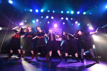 BiSH「IDOL is SHiT」東京・LIQUIDROOM公演の様子。