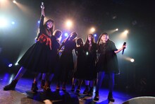 BiSH「IDOL is SHiT」東京・LIQUIDROOM公演の様子。