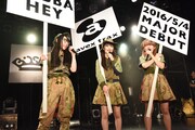 エイベックスからのメジャーデビューを発表するBiSH。左からハシヤスメ・アツコ、リンリン、ハグ・ミィ。