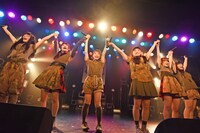 BiSH「IDOL is SHiT」東京・LIQUIDROOM公演のアンコールの様子。