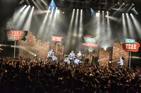 THE BAWDIES「BRINGING IN THE ROCK & ROLL NEW YEAR」EX THEATER ROPPONGI公演の様子。（Photo by AZUSA TAKADA）