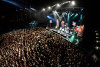 THE BAWDIES「BRINGING IN THE ROCK & ROLL NEW YEAR」EX THEATER ROPPONGI公演の様子。（Photo by AZUSA TAKADA）