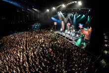 THE BAWDIES「BRINGING IN THE ROCK & ROLL NEW YEAR」EX THEATER ROPPONGI公演の様子。（Photo by AZUSA TAKADA）