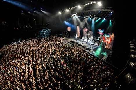 THE BAWDIES「BRINGING IN THE ROCK & ROLL NEW YEAR」EX THEATER ROPPONGI公演の様子。(Photo by AZUSA TAKADA)