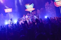 THE BAWDIES「BRINGING IN THE ROCK & ROLL NEW YEAR」EX THEATER ROPPONGI公演の様子。（Photo by AZUSA TAKADA）