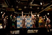 「I.D.O.L.R.A.P」を披露するlyrical school。