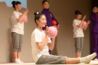 ボールをキャッチできた岡田愛。